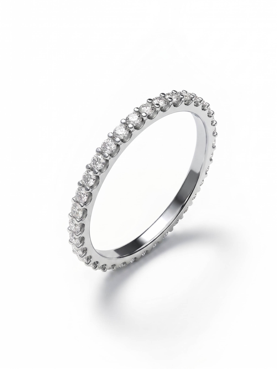 Nadčasový snubní dámský prsten z bílého zlata s jemnými diamanty