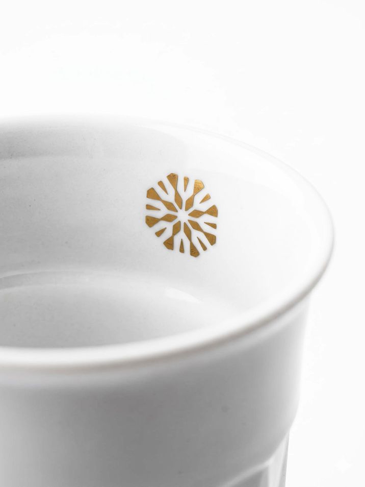 Porcelánový termohrnek Goldfinger