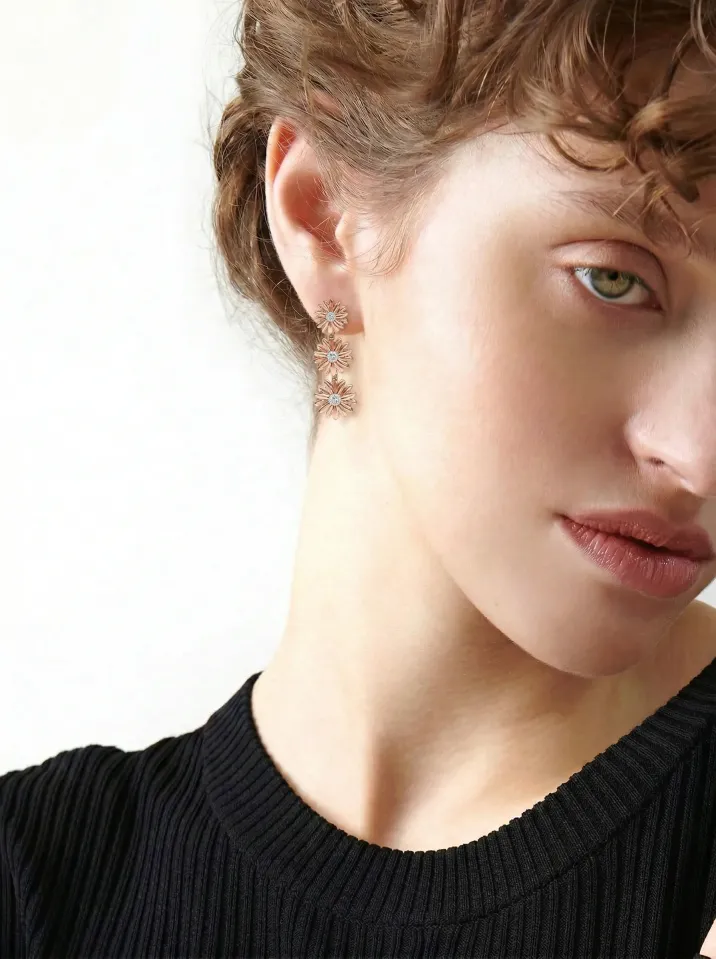 Náušnice červené zlato z kolekce Vavříny KORBIČKA