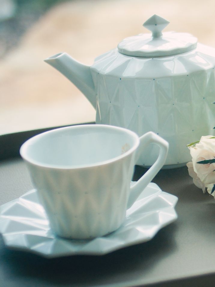 Dárková porcelánová souprava s konvičkou a cukřenkou Goldfinger
