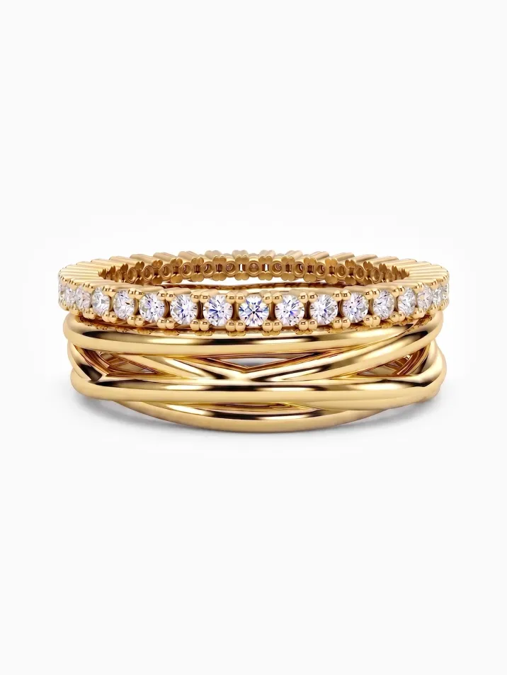 Atypický snubní prsten ze žlutého zlata pro milovníky designových šperků doplněný diamantovou řadou
