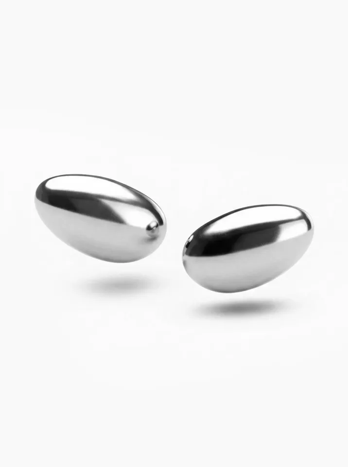 Náušnice z bieleho zlata inšpirované vavrínovým listom z kolekcie Vavříny KORBIČKA