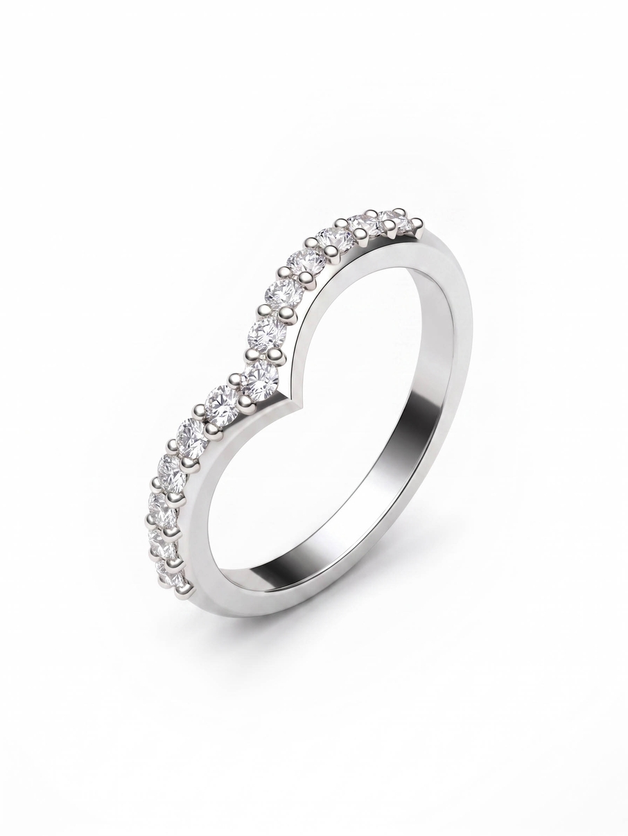 Diamantový snubní prsten z bílého zlata v designu nasedajícím na zásnubní prsten