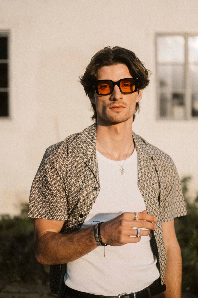 Bez kamene, látka červená