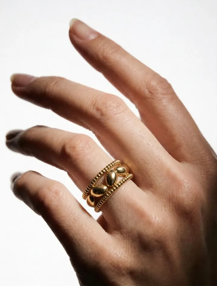 Originálny prsteň zo žltého zlata zdobený motívom vavrínového listu KORBIČKA