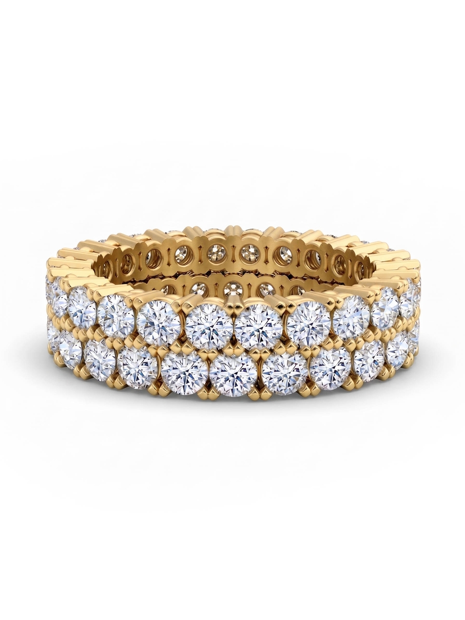 Dámský snubní prsten ze žlutého zlata o šířce 4,6 mm je výrazný díky dvěma řadám diamantů