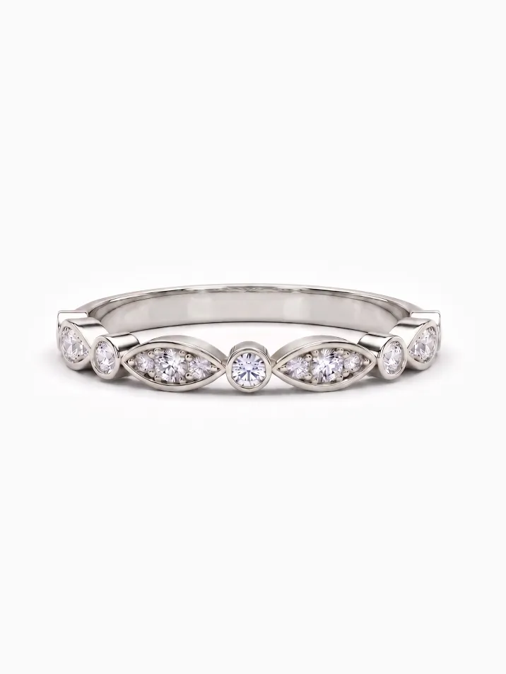 Dámský elegantní prsten z bílého zlata zdobený kulatými diamanty