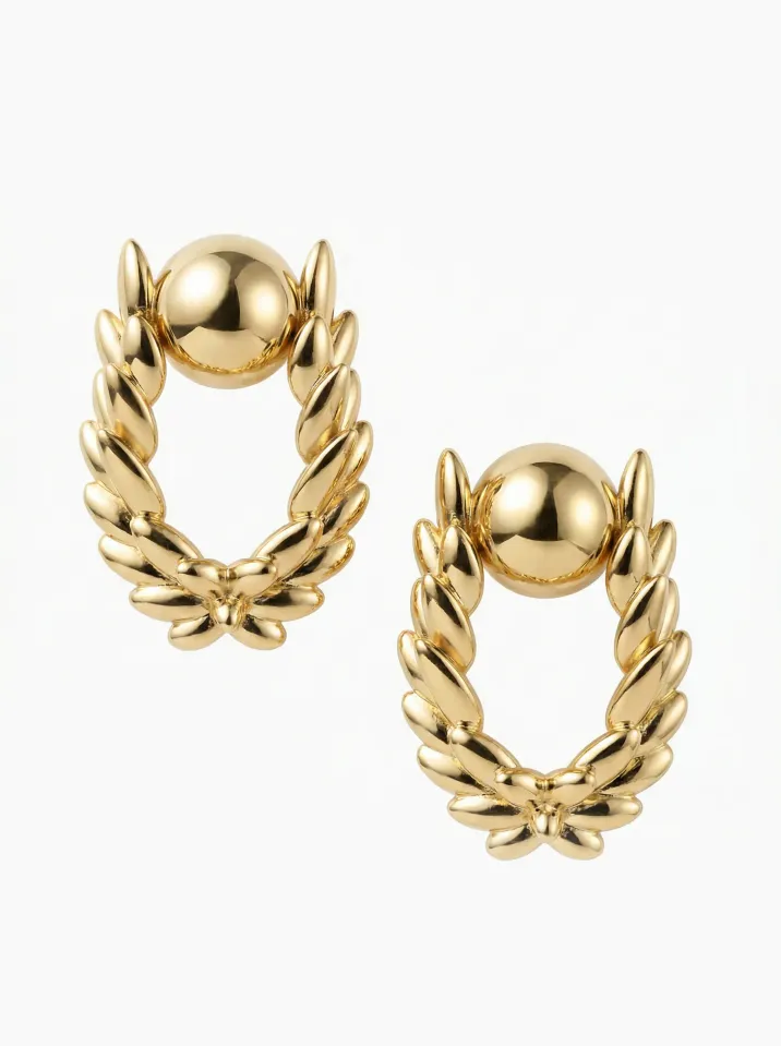 Oválne náušnice zo žltého zlata z kolekcie Vavříny KORBIČKA