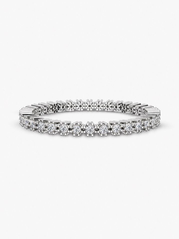 Jemný prsten z bílého zlata s přírodními diamanty