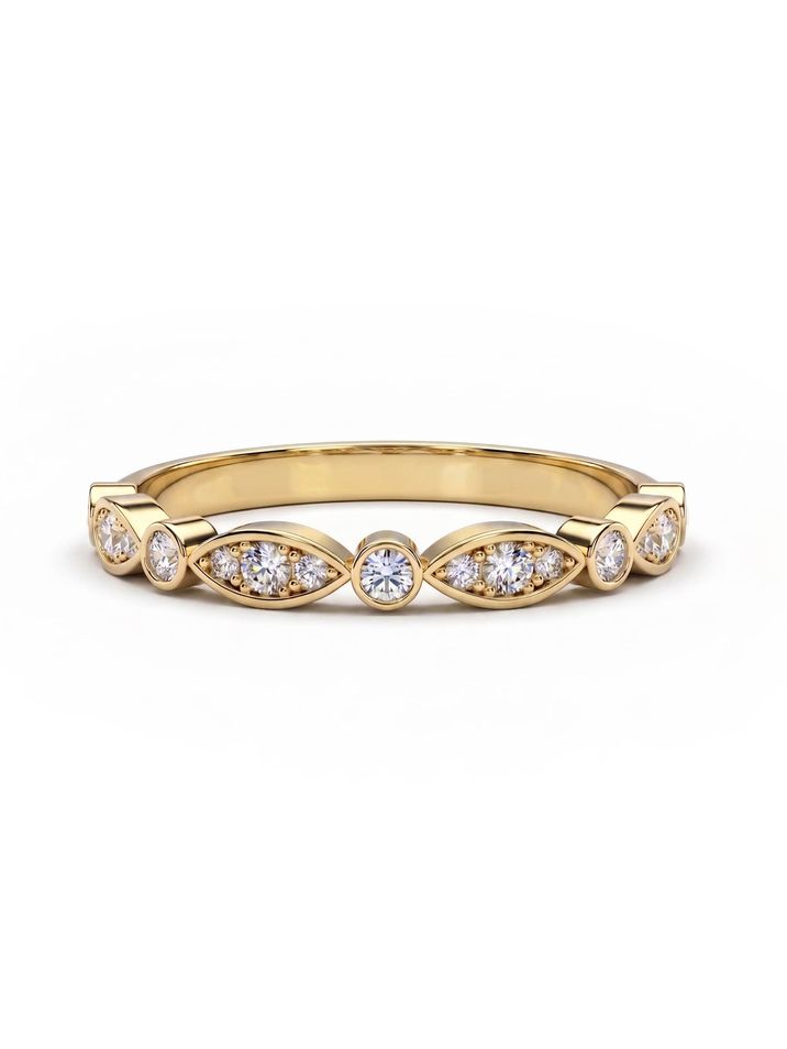 Dámský elegantní prsten ze žlutého zlata zdobený kulatými a oválnými diamanty