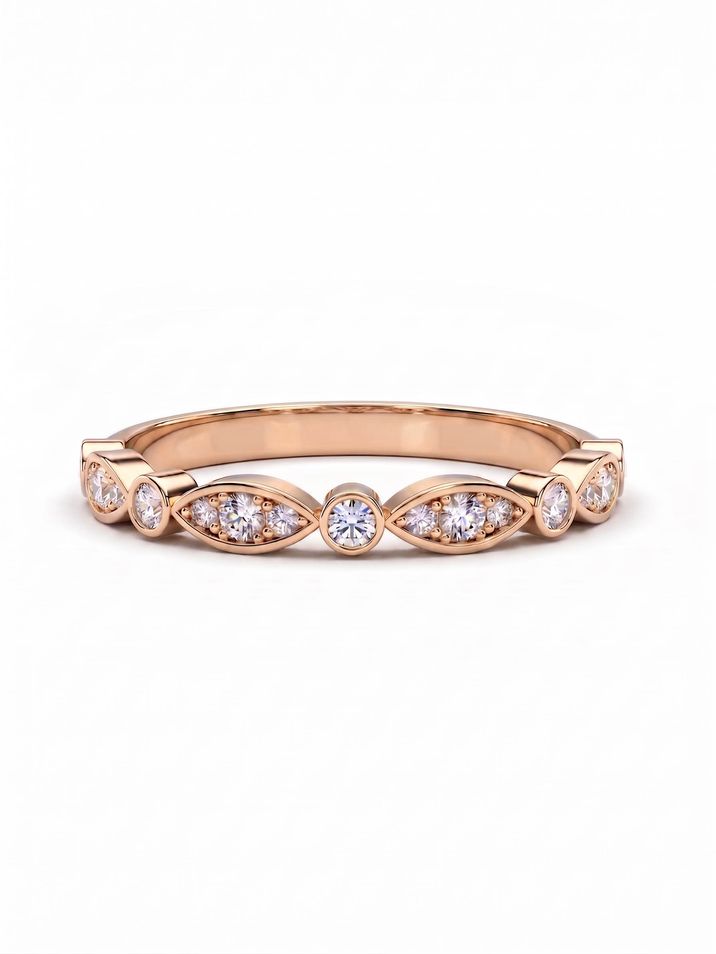 Dámský elegantní prsten z červeného zlata zdobený kulatými a oválnými diamanty