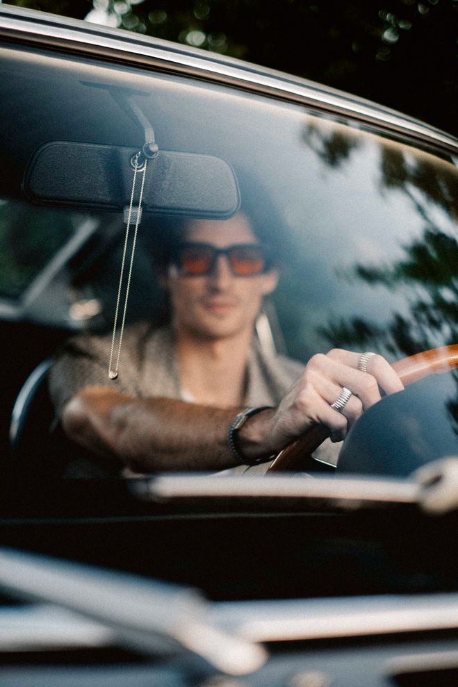 Bez kamene, látka šedá