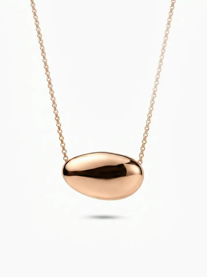 Náhrdelník z červeného zlata zdobený motívom vavrínového listu z kolekcie Vavríny KORBIČKA