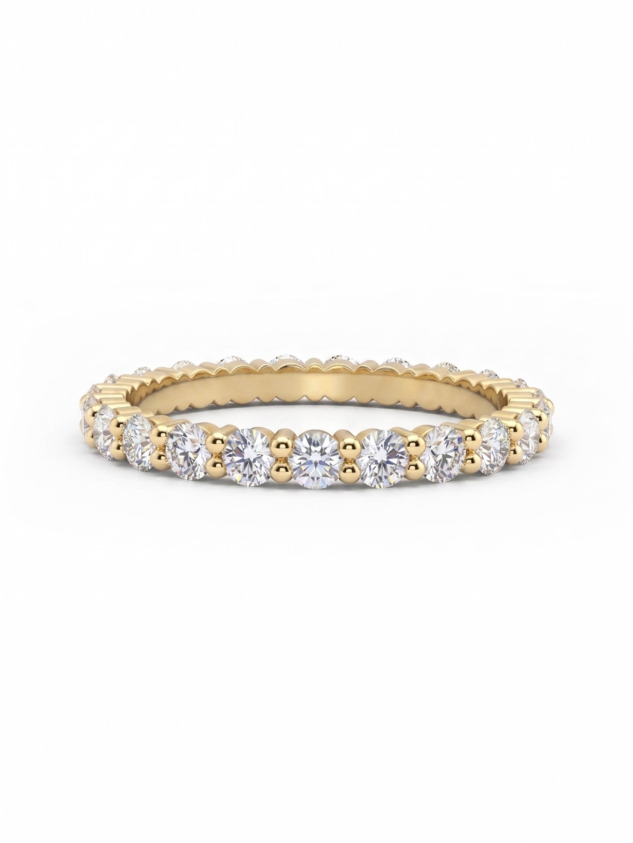 Celo osázený jemný snubní prsten ze žlutého zlata