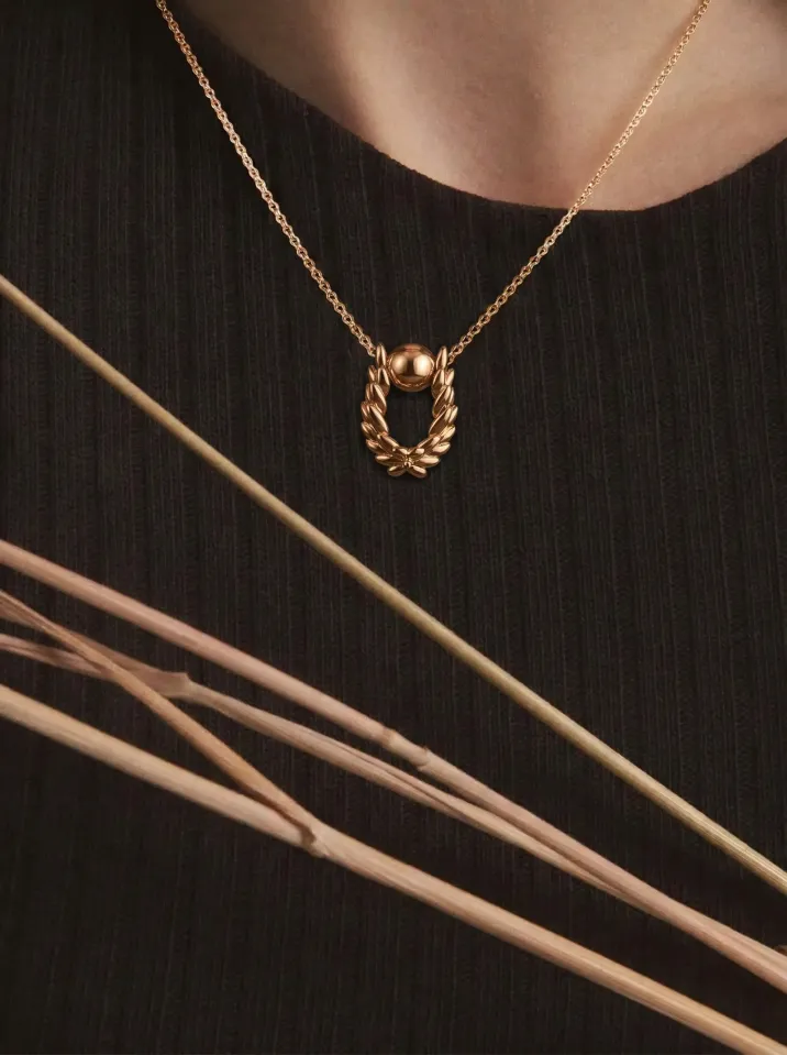Náhrdelník červené zlato z kolekce Vavříny KORBIČKA